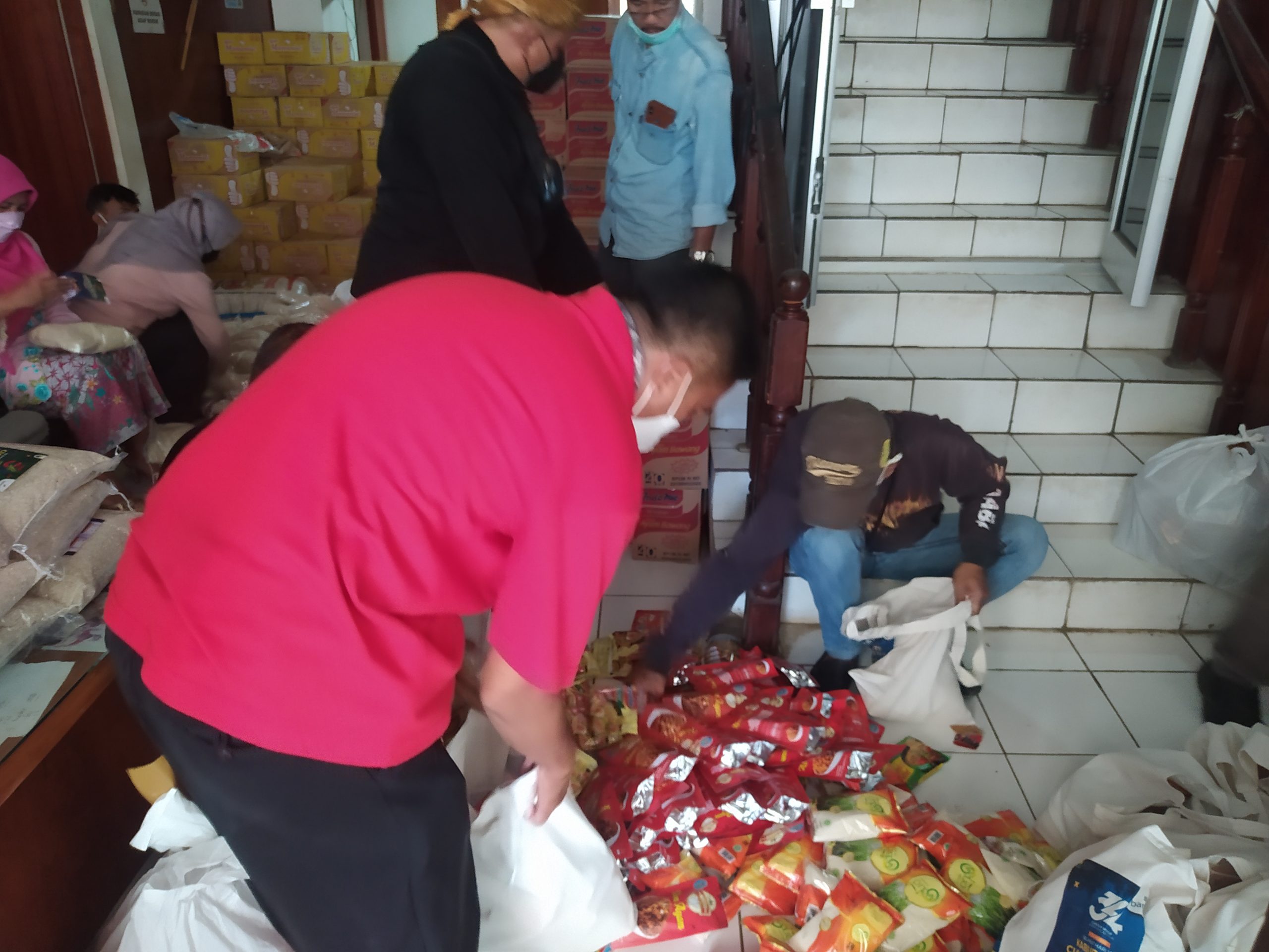 Pemkab Cianjur Salurkan Ribuan Paket Sembako Bagi Warga Terdampak PPKM Darurat