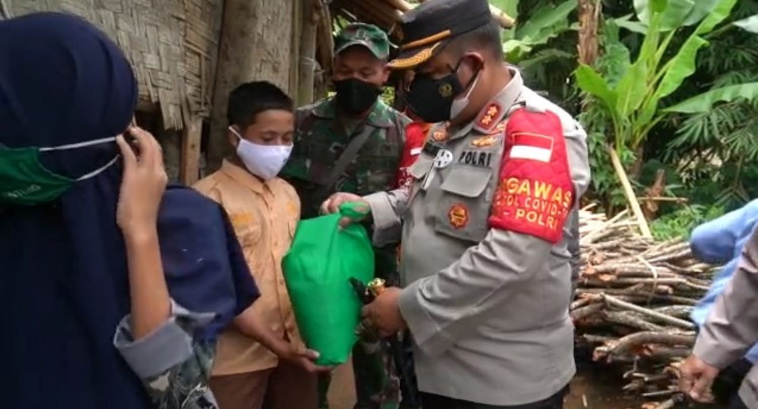 Salurkan Sembako, Polres Cianjur akan Renovasi Rumah Keluarga Tak Mampu di Campaka