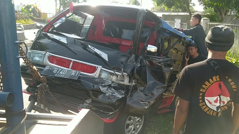 Tabrakan Beruntun di Jalan Raya Cugenang Cianjur, Tiga Pick Up Ringsek, Sopir Luka-luka