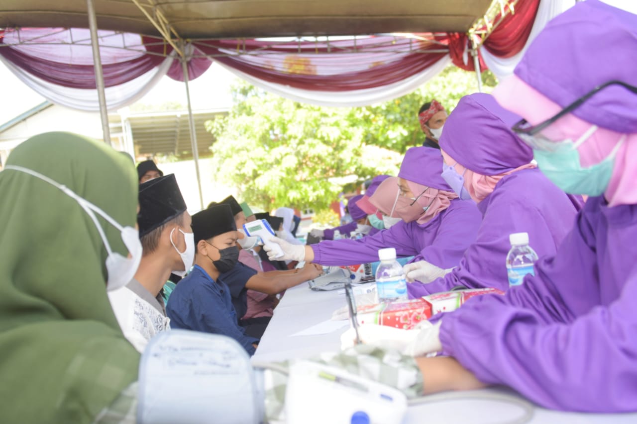 Tatgetkan Vaksinasi 3 Juta Santri, Uu Tinjau Langsung ke Miftahul Ulum