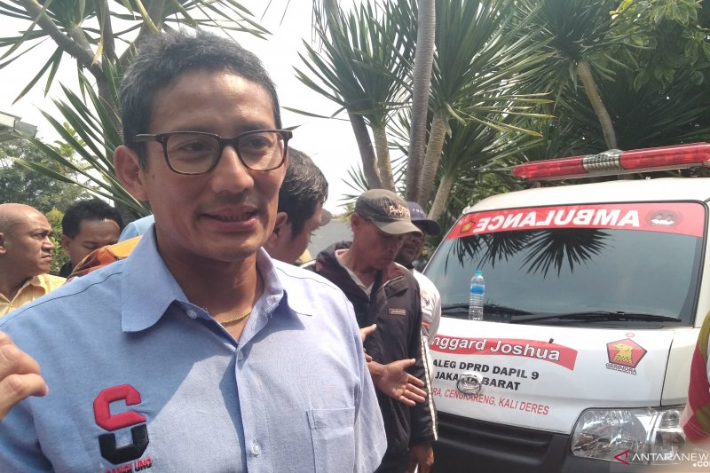 Sandiaga Uno Ajak Masyarakat Beli dan Konsumsi Buah Nusantara Lewat Pantun