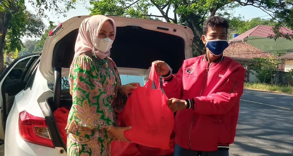 Bakti Sosial, PDIP Cianjur Salurkan Ratusan Paket Sembako