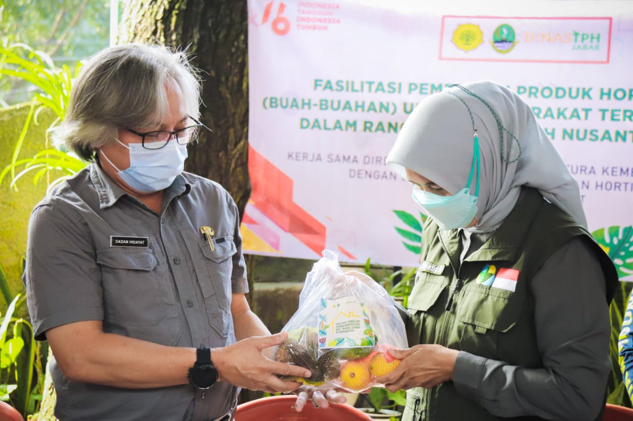 Dinas TPH Jabar Salurkan 400 Paket untuk Pasien Covid-19 Isoman