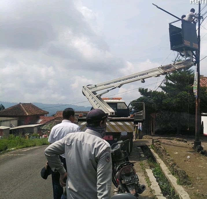 Geber Program Cianjur Ca'ang, Dishub Pasang PJU di Sejumlah Titik Rawan