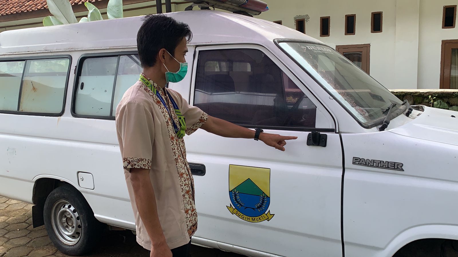 Kawanan Monyet Serang Puskesmas di Cugenang, Rusak Fasilitas dan Kendaraan Warga