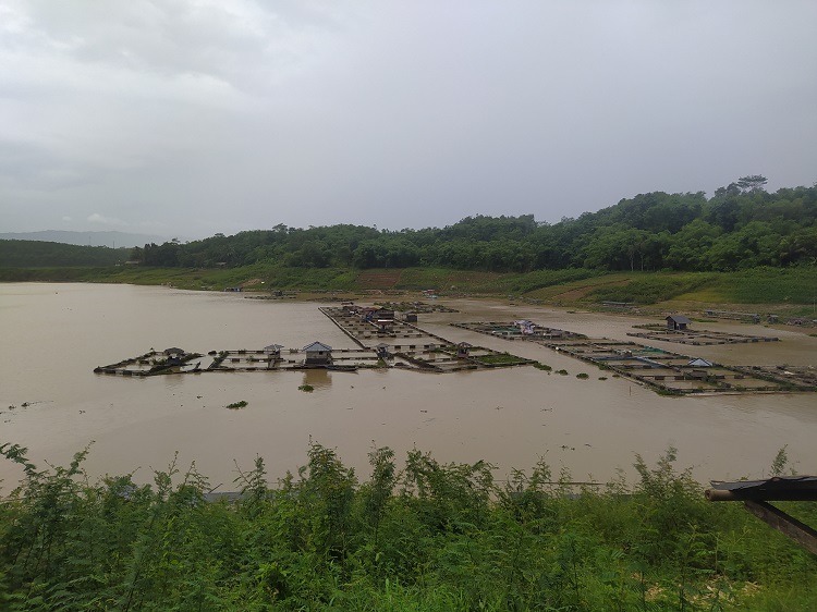 Disapu Banjir dan Angin Kencang, Puluhan Kolam Jaring Apung di Cianjur Rusak