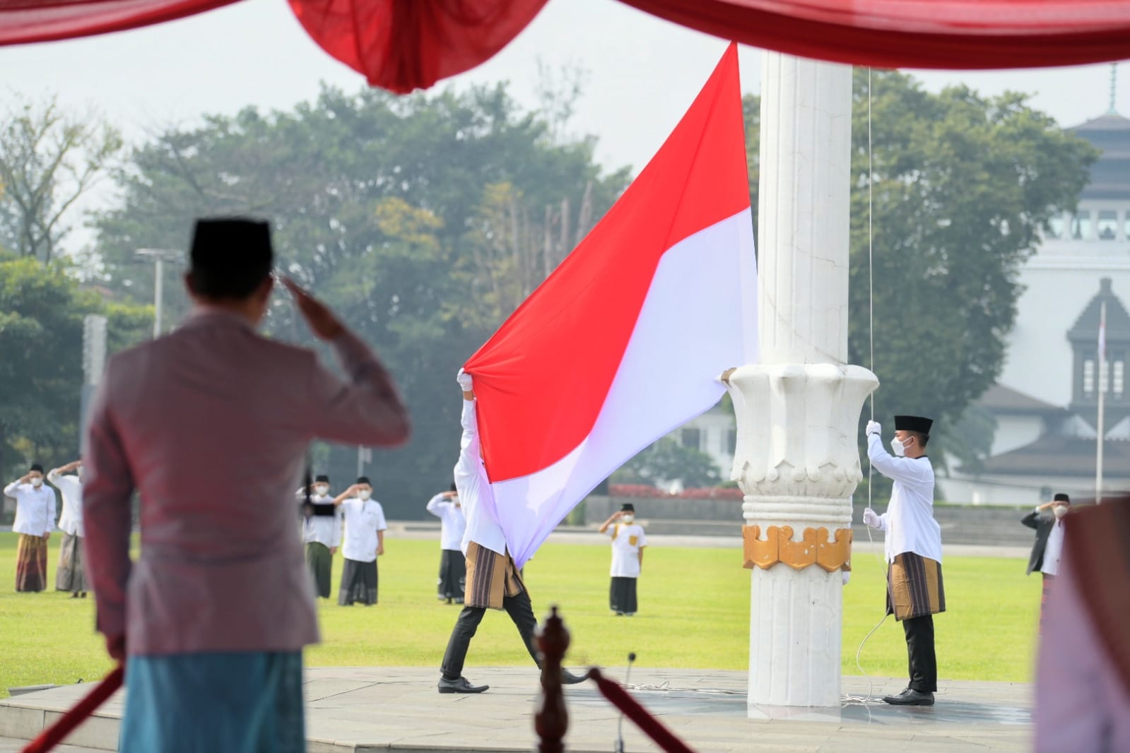 Gubernur Ridwan Kamil Pimpin Upacara Hari Santri Tingkat Jabar