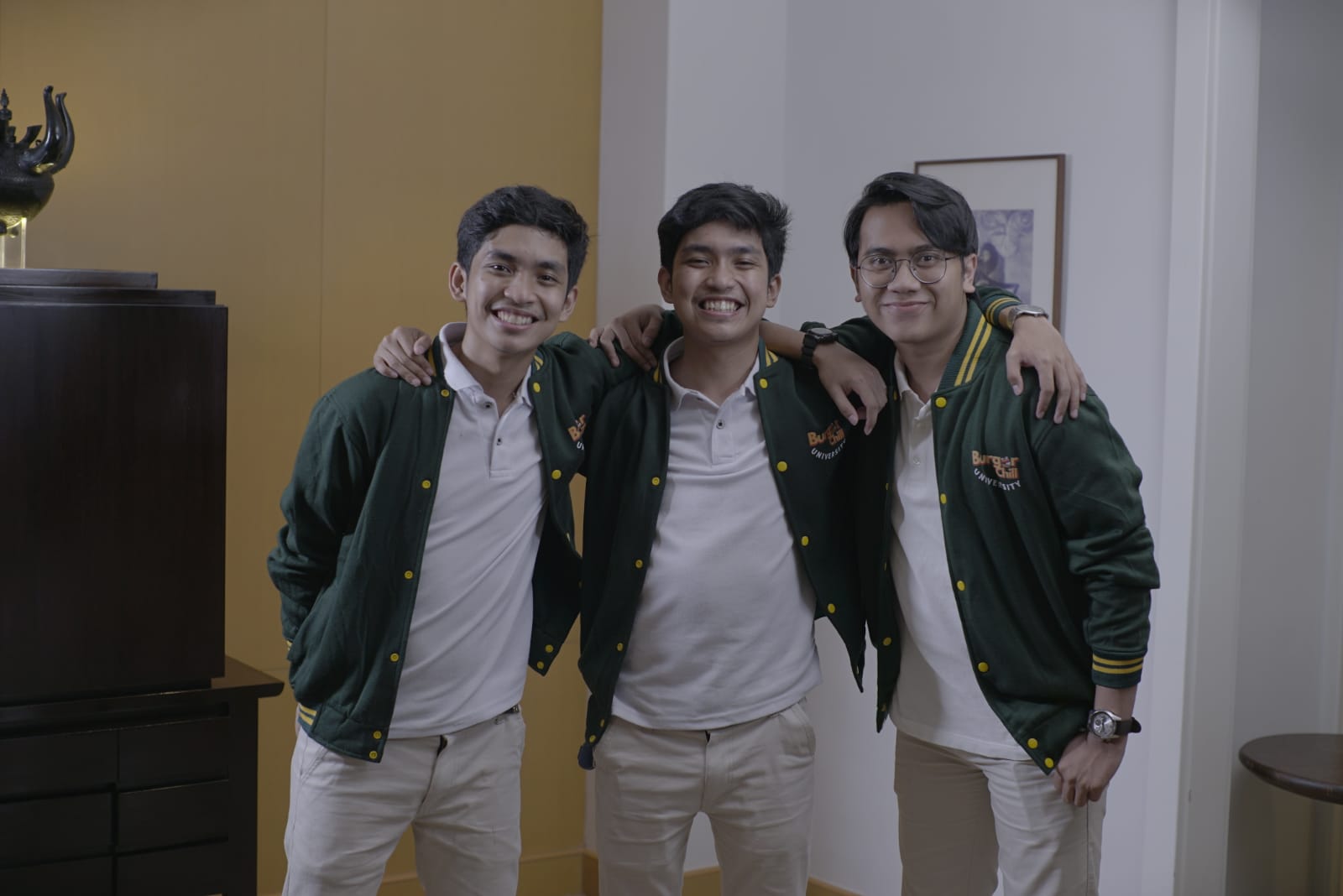 Tiga Mahasiswa dan Pengusaha Burgerchill Ini Dapat Beasiswa BRI Peduli-Creation 2021