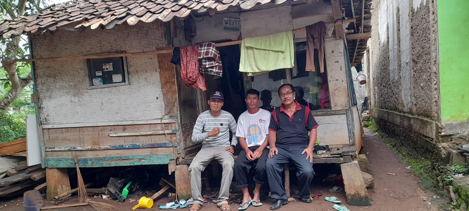 Prihatin! Belasan Tahun Sekeluarga Tempati Rumah Reyot