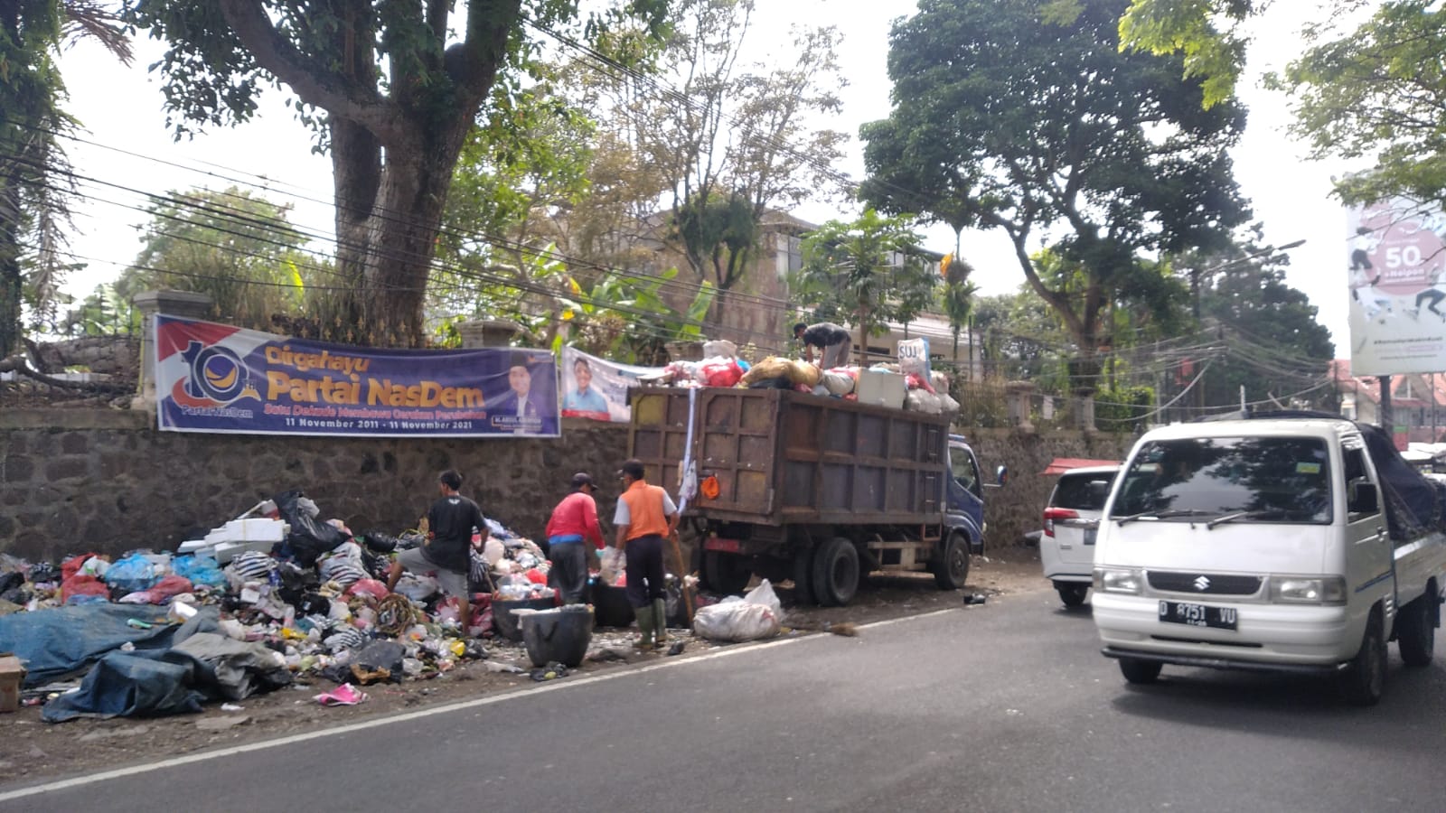 Pemerhati Lingkungan Sesalkan Baliho Parpol Padati Jalan Protokol