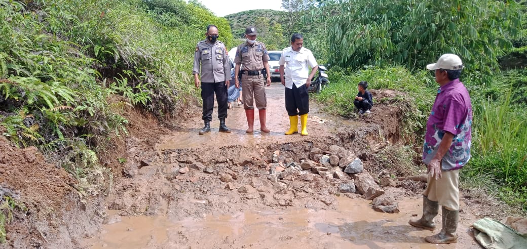 Banjir-Longsor Terjang Takokak