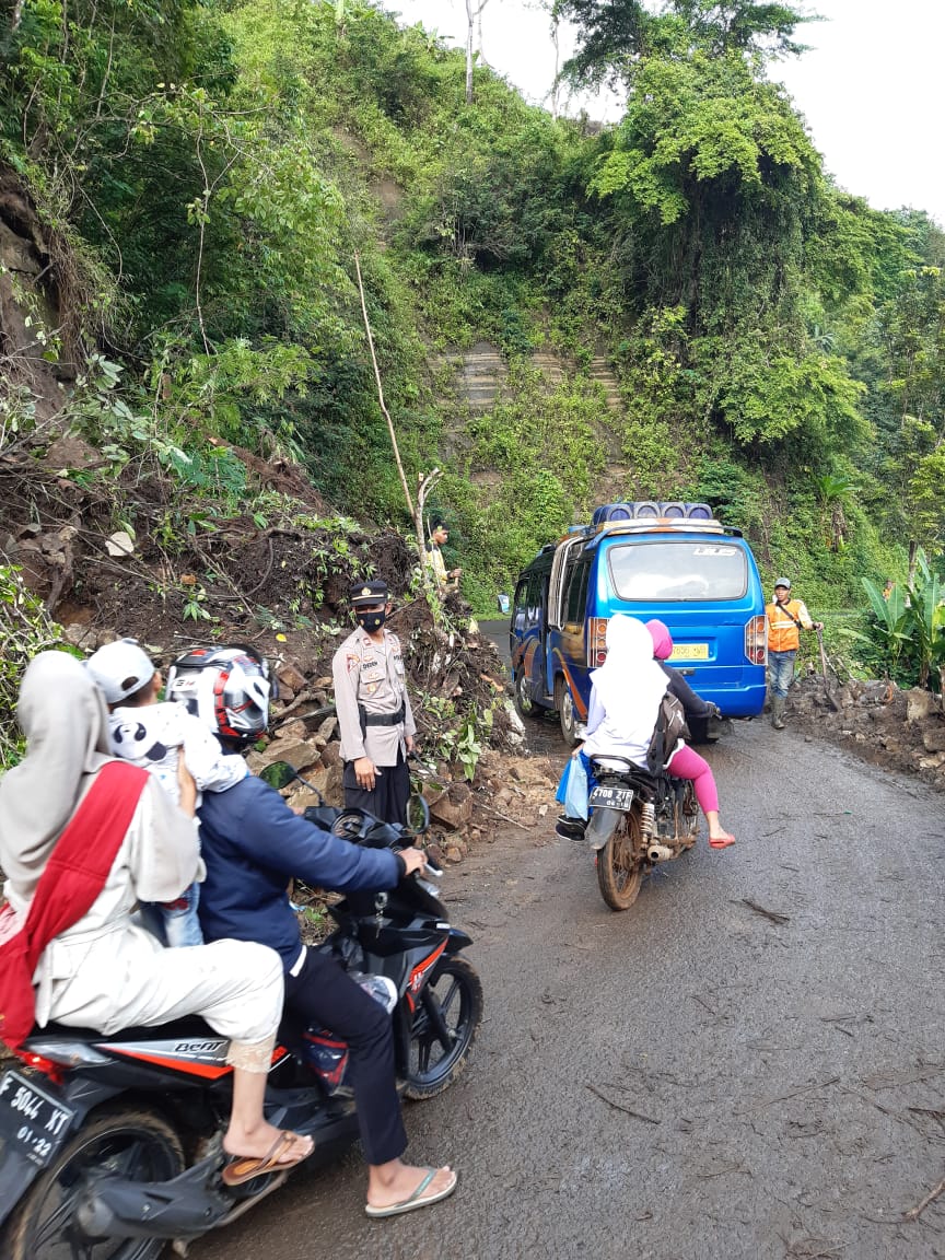 Ada 14 Titik Rawan Longsor di Jalur Cisel