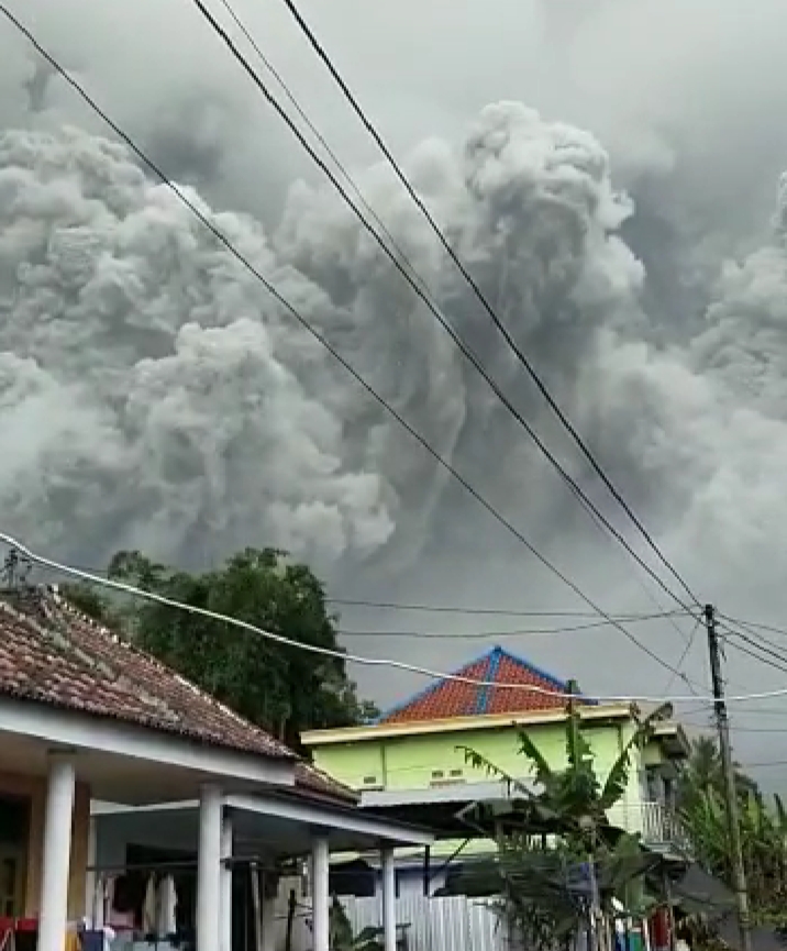 Gunung Semeru Erupsi, Ini Penjelasan BNPB