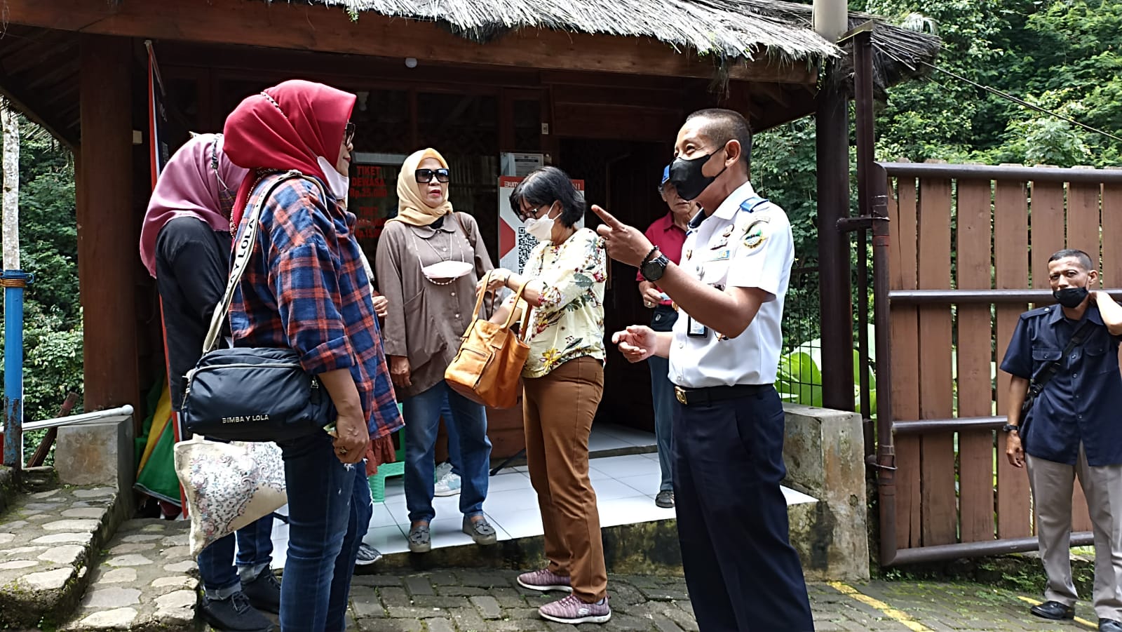 Jalan-jalan ke Tiga Objek Wisata Ini Bisa Dengan Bus Gratis