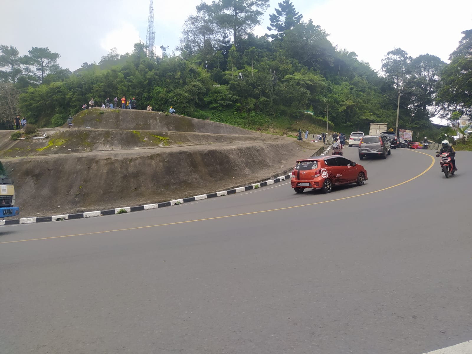 Bukit Puncak Ciloto Cianjur Jadi Lokasi Favorit Selfie