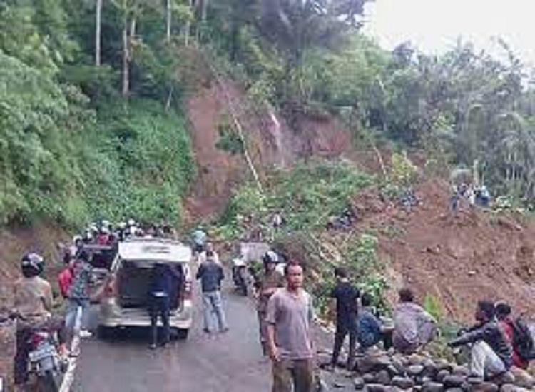 Jalur Cianjur-Bandung yang Tertutup Longsor Sudah Bisa Dilalui