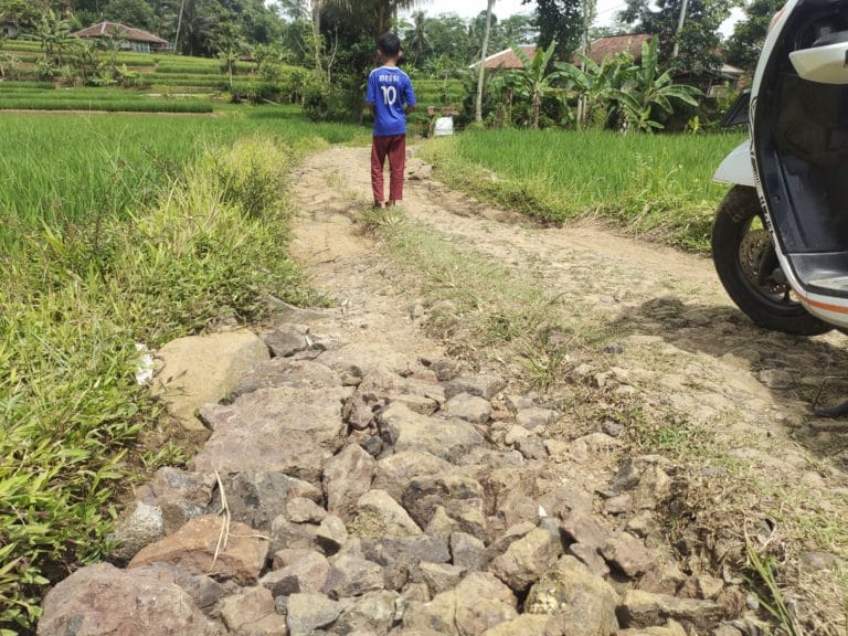 Akses Jalan di Sukarama Takokak Rusak, Warga Sudah Capek