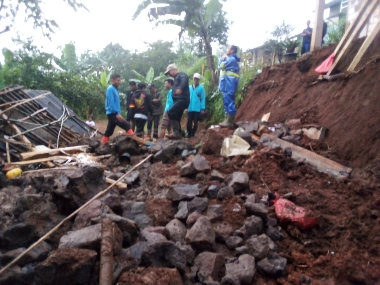 Longsor di Desa Cikancana, Sukaresmi Cianjur, Dua Orang Meninggal Dunia