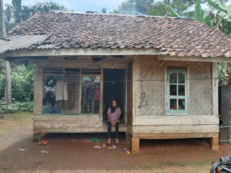 Tinggal di Rutilahu Hampir Ambruk, Warga Mande Cianjur Ini Berharap Bantuan Pemerintah