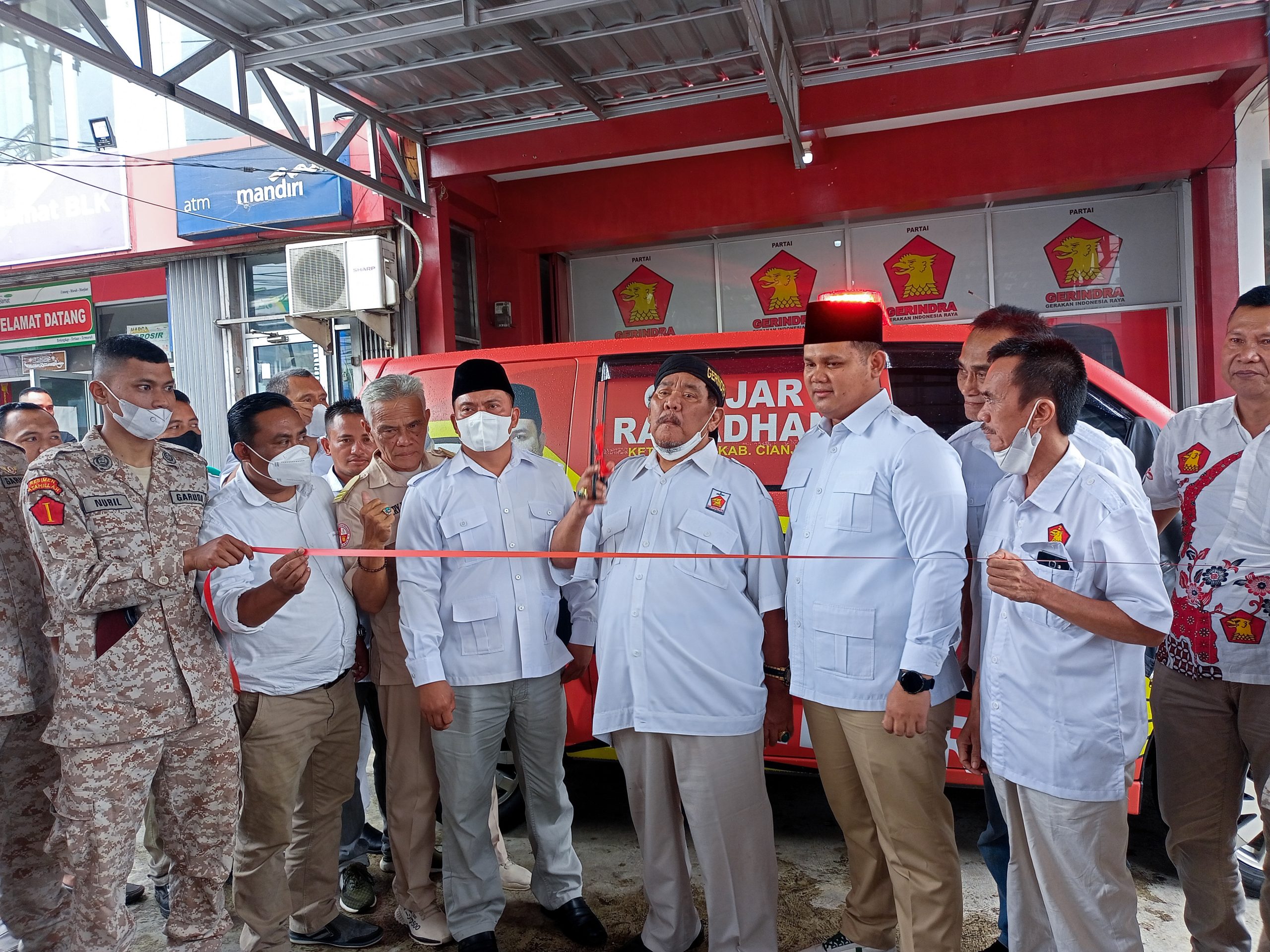 HUT ke-14, DPC Gerindra Cianjur Dapat Kado Mobil Ambulance