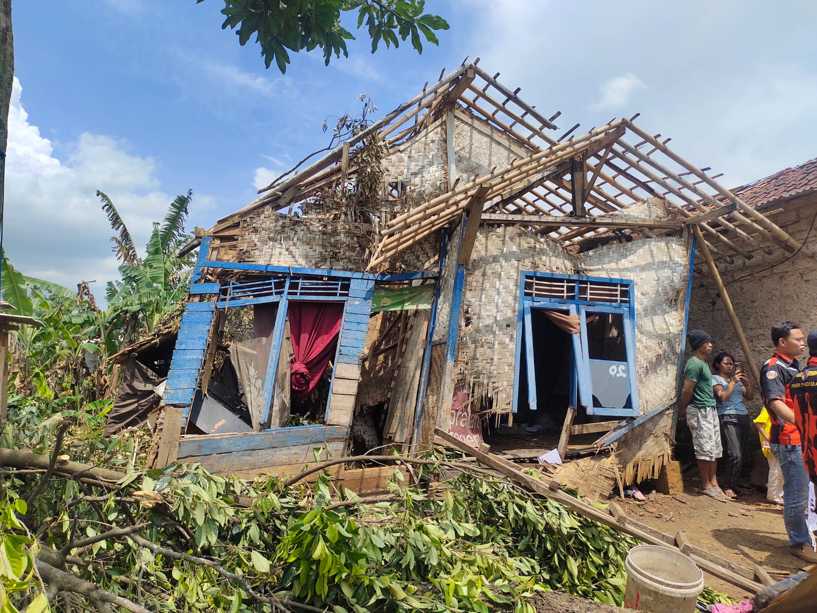 Puluhan Rumah Warga di Cilaku Rusak Disapu Angin Kencang