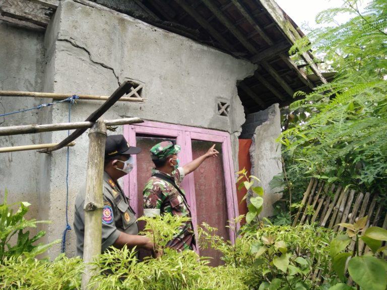 ASN Berhamburan, Gempa Rusak Masjid dan Rumah