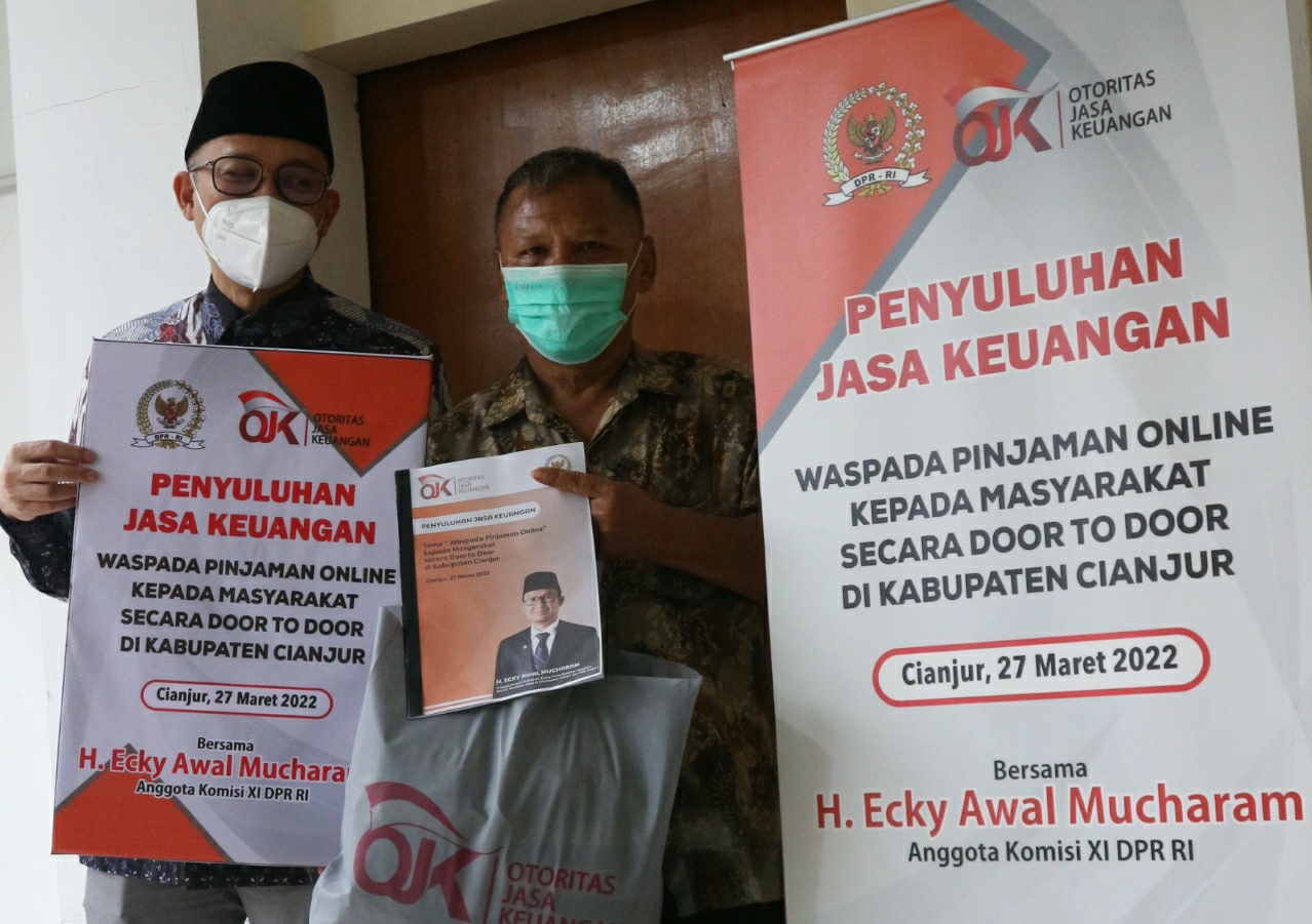 Marak Pinjol Ilegal, Ecky Awal Mucharam Sosialisasi Door to Door Bahaya Pinjol di Cianjur