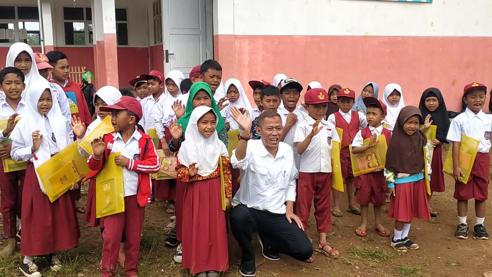 Sambangi SDN Cigombong Cibinong, Wabup Cianjur: Siswa Belajar Seperti Biasanya