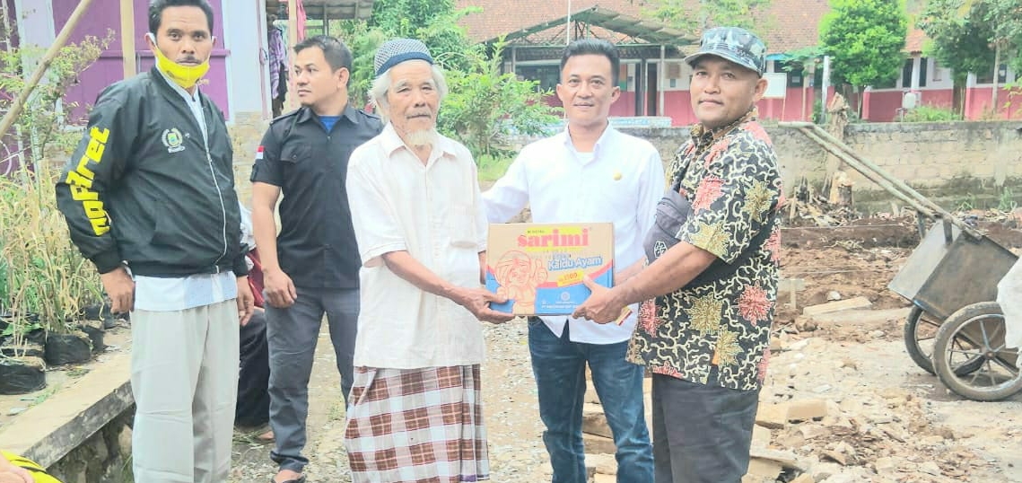 Wakil Rakyat Cianjur Ini Bantu Korban Kebakaran di Karangtengah Cianjur