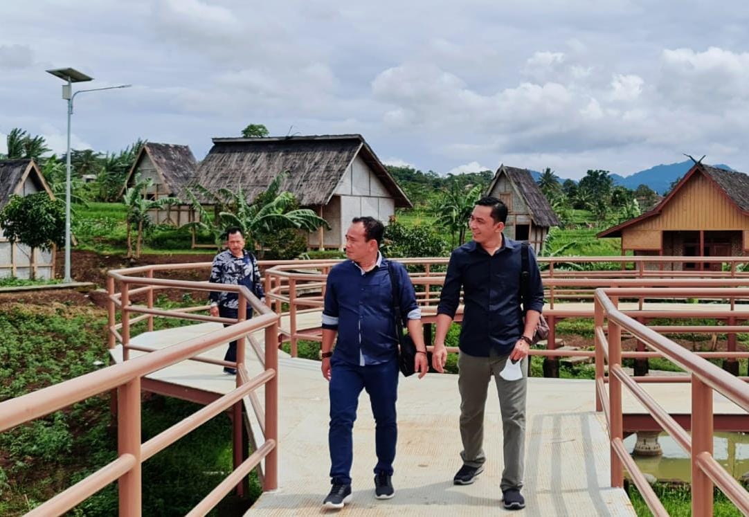 Pondok Obyek Wisata Pandanwangi Dibiarkan Rusak