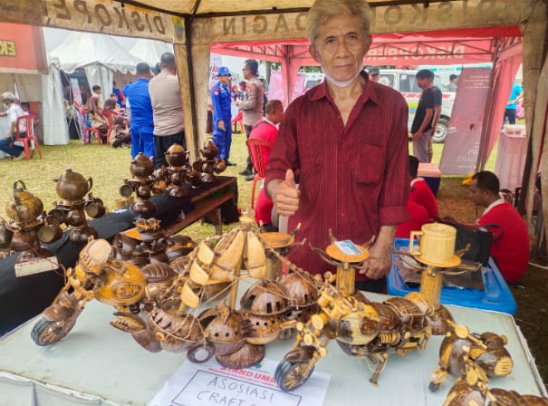 Kreatif, Batok Kelapa Disulap Jadi Kreasi Seni Bernilai Tinggi, Dari Cangkir hingga Miniatur Motor