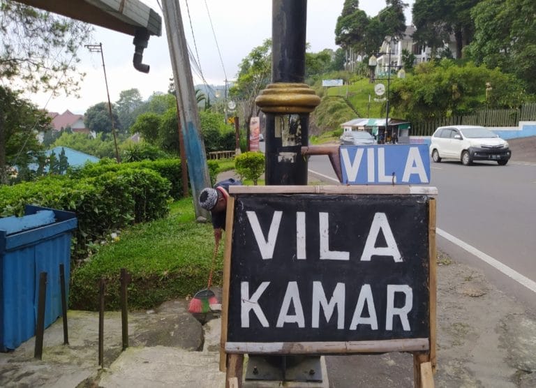 Penjaga Vila di Kawasan Wisata Cipanas Keluhkan Kehilangan Pendapatan