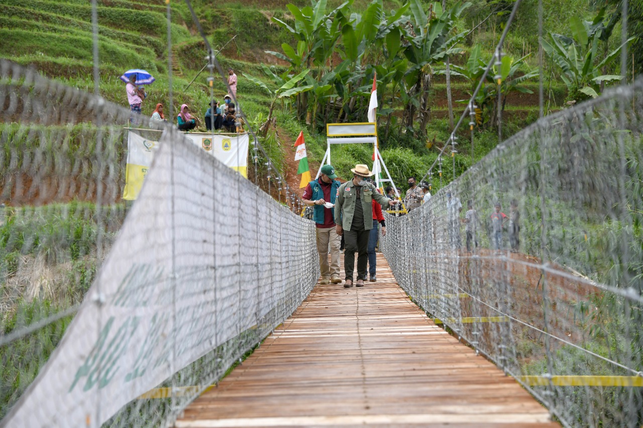 Jembatan Simpay Asih Dibangun Permanen, Warga Tak Perlu Takut Hancur Lagi