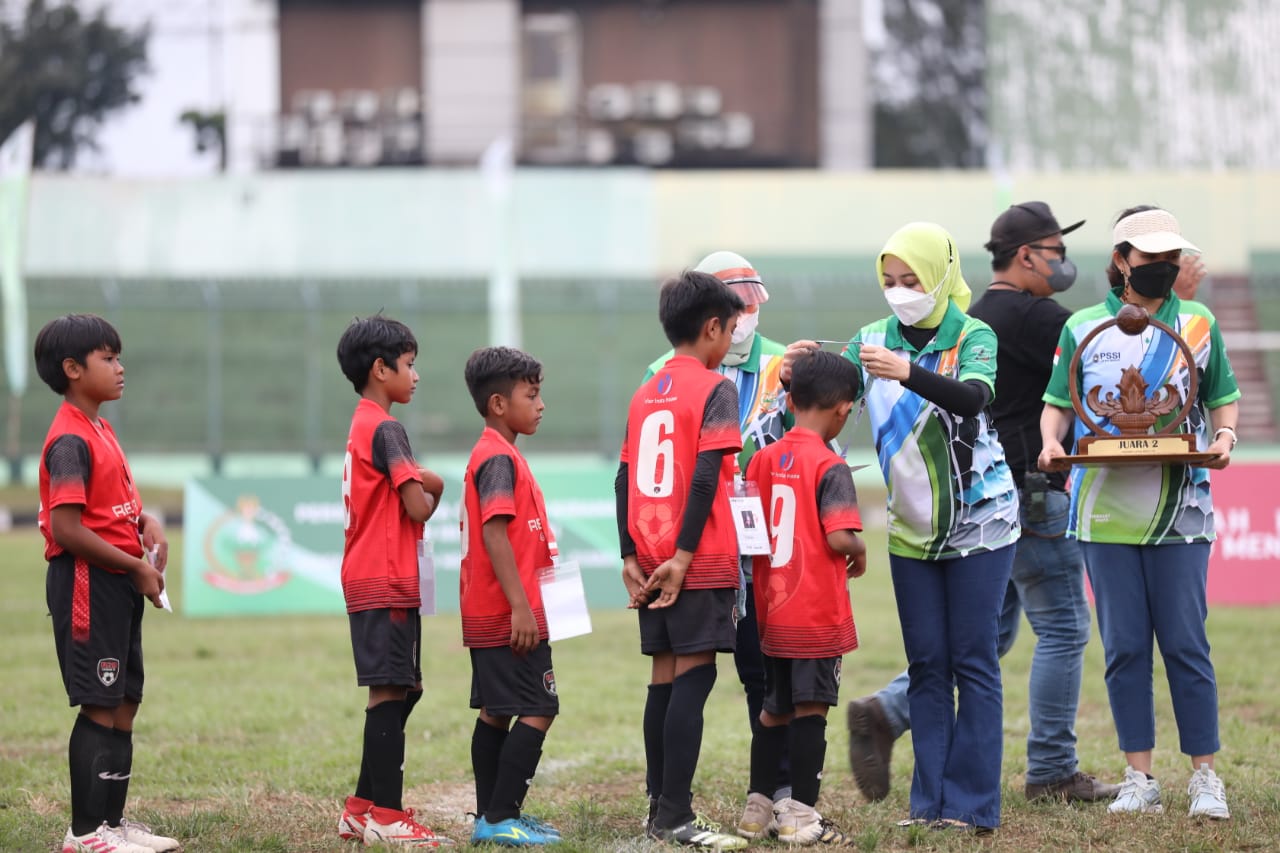 Atalia Hadiri Penutupan Turnamen Sepak Bola U-10