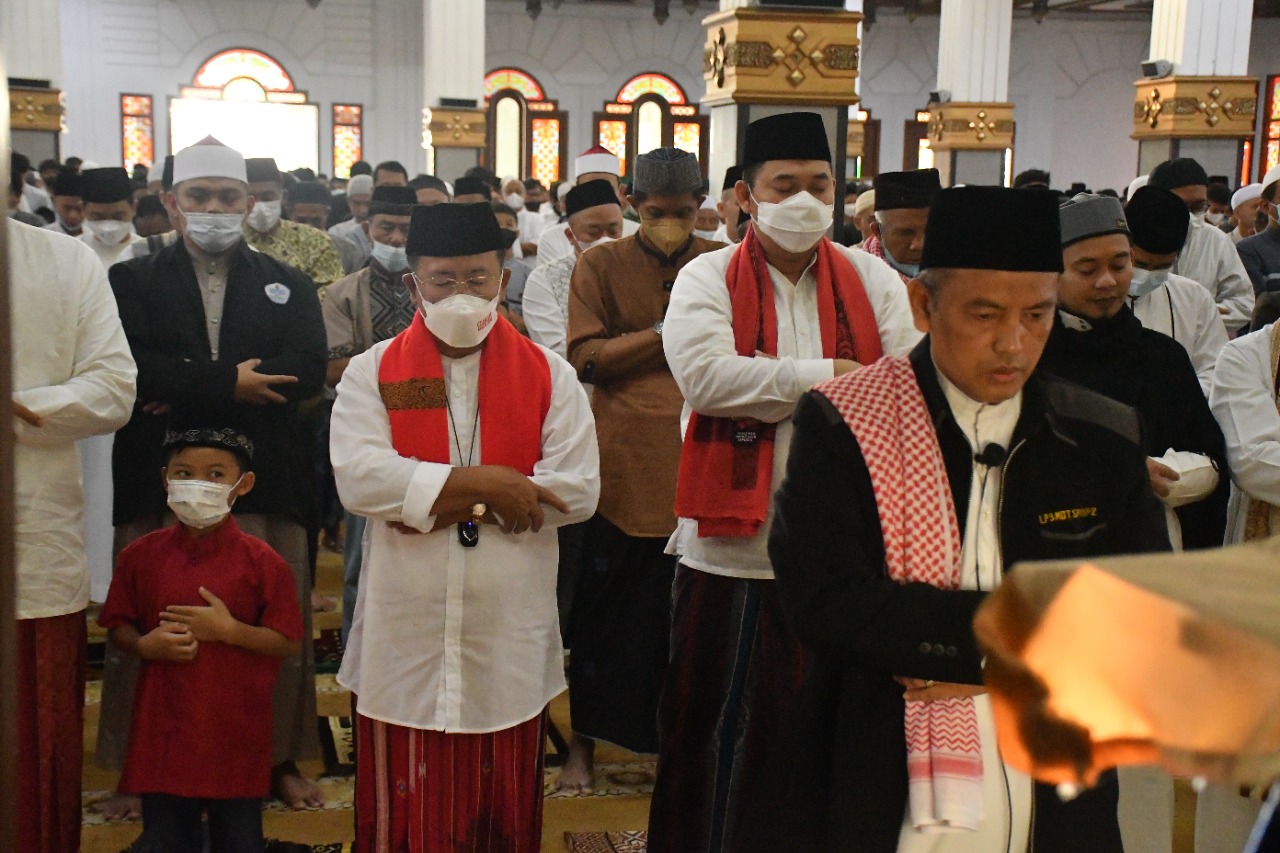 Salat Idul Fitri di Masjid Agung Cianjur, Bupati Ingatkan Disiplin Protokol Kesehatan