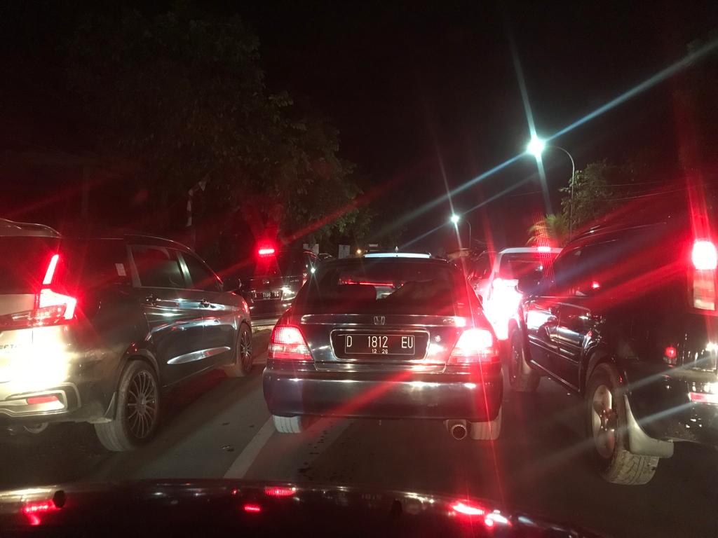 Hingga Malam Hari, Lalu Lintas  Ciranjang Cianjur-Rajamandala Bandung Barat Padat Merayap