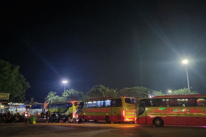 Bus dan Penumpang Mulai Memadati Dermaga 1 Pelabuhan Bakauheni