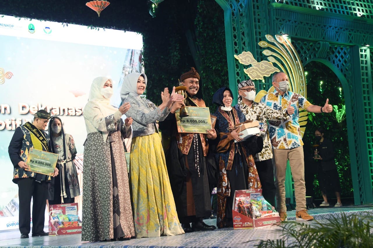 Penampilan Fashion Show Motif Batik Daur Ulang Tutup KKJ dan PKJB 2022