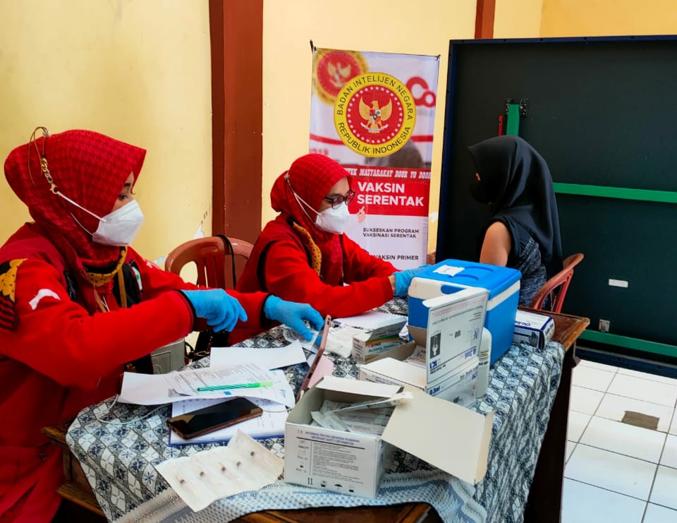 Antisipasi Penyebaran Covid-19, BIN Lakukan Vaksin Serentak di Karangtengah Cianjur