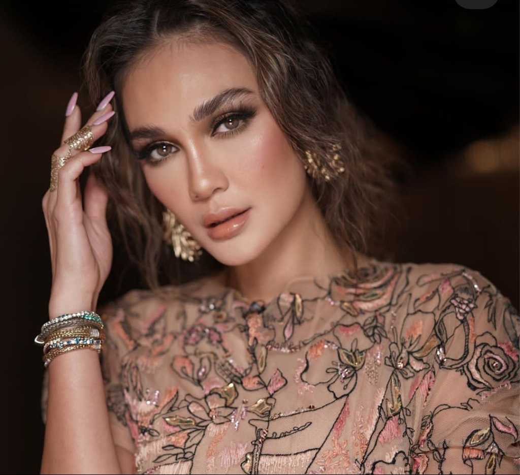 Luna Maya Dapat Pesan Manis dari Inisial 