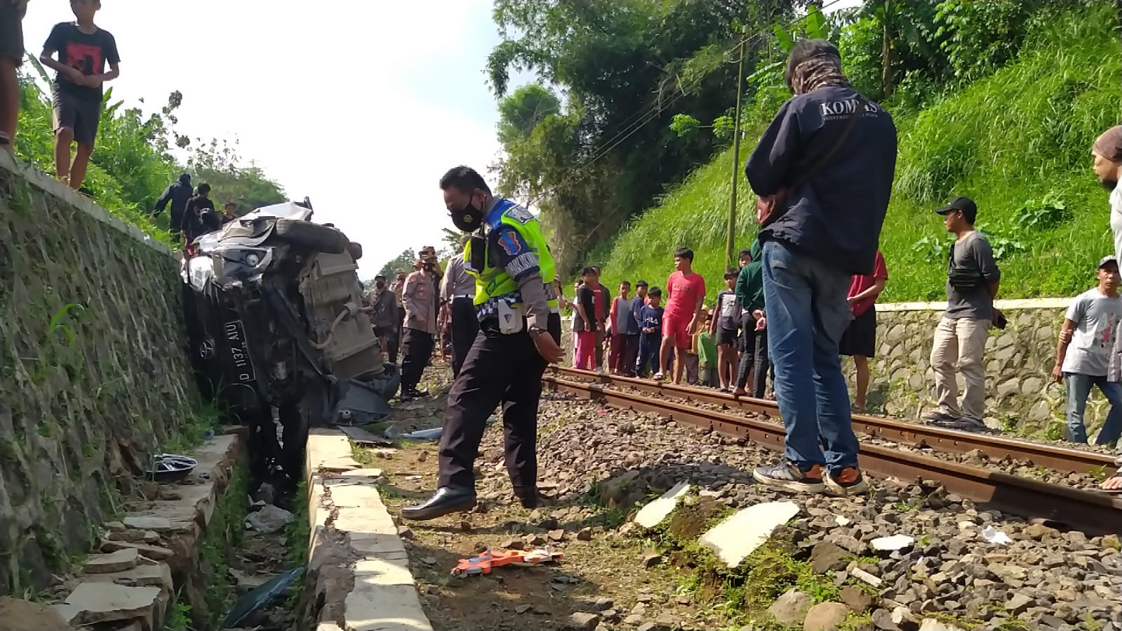 Minibus Terseret Kereta Api di Cianjur, Dua Orang Luka Berat