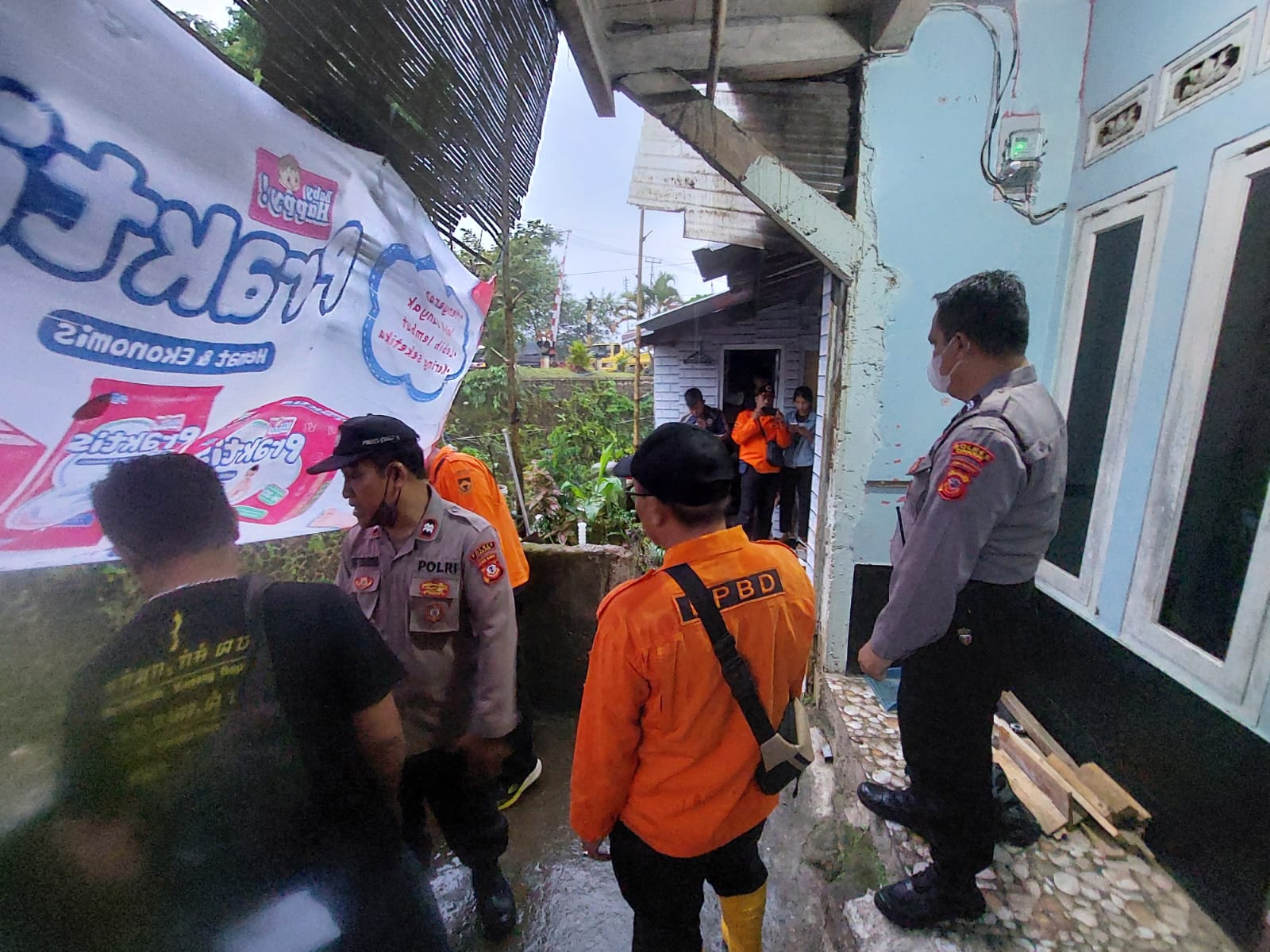 Terpeleset Saat Cari Ikan, Warga Hanyut di Sungai Cianjur