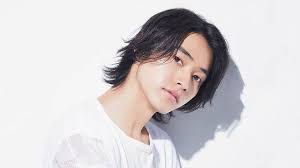 Aktor Jepang, Kento Yamazaki DIkabarkan Pacaran Dengan Suzu Hirose