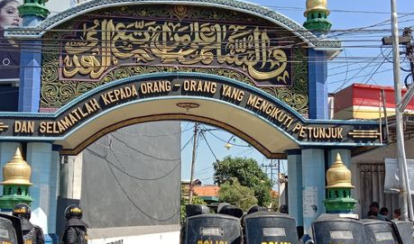 Diwarnai Aksi Saling Dorong, Polisi Berhasil Jemput Paksa Anak Kyai Jombang Pelaku Pencabulan