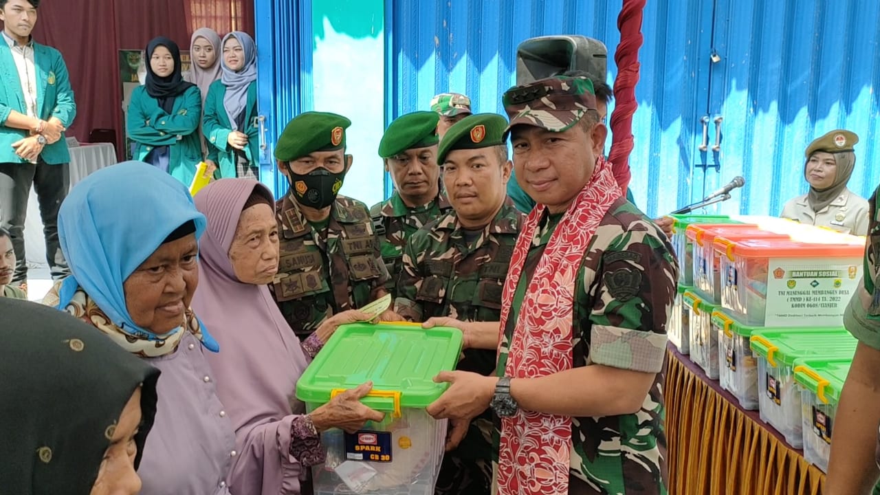 Wakasad Letjen TNI Agus Subiyanto Tinjau Kegiatan TMMD di Cianjur