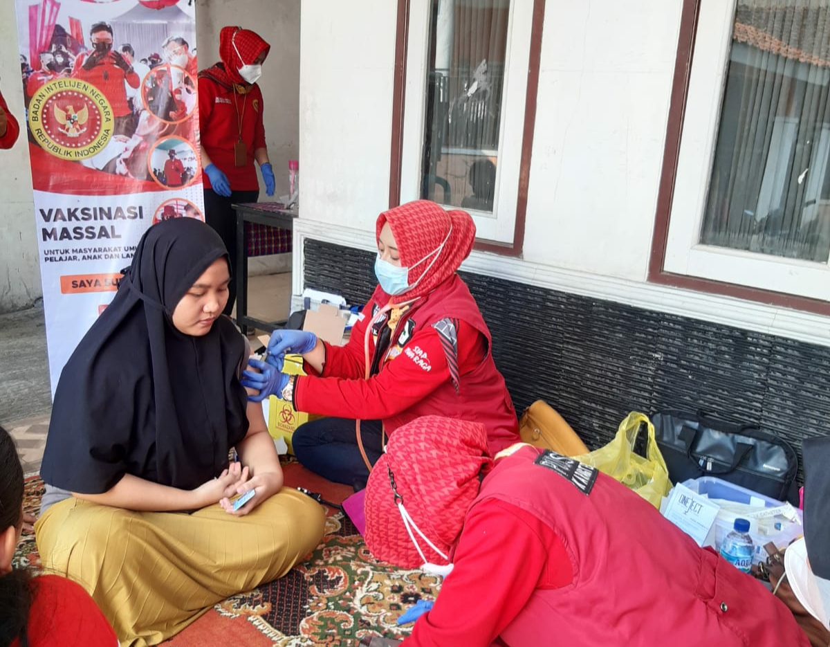 Target 4.000 Dosis, BIN dan Puskesmas Jamali Gelar Vaksinasi Covid-19 Massal di Empat Desa