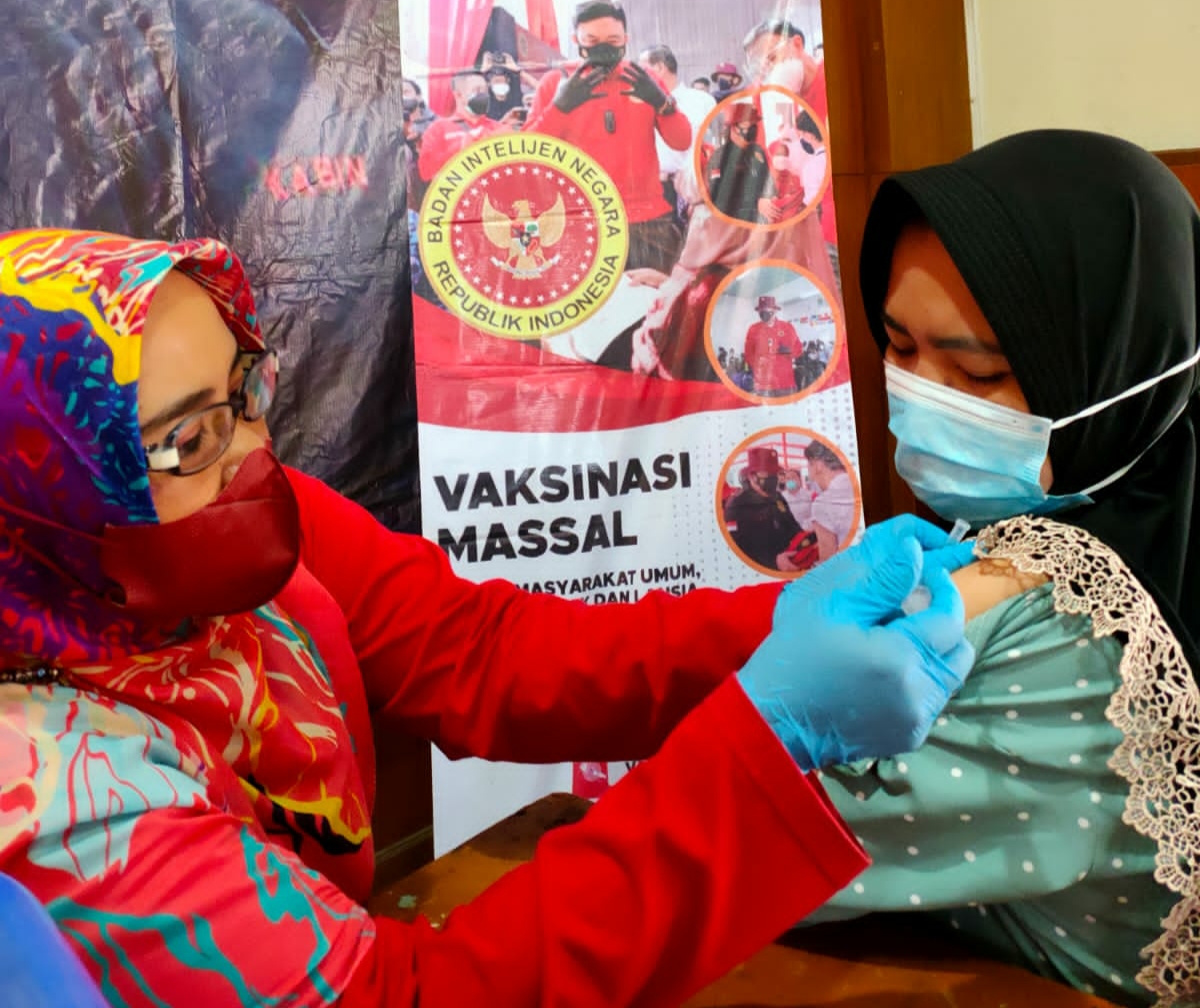 Gebyar Vaksinasi Covid-19 BIN dan Puskesmas Mande di Empat Desa